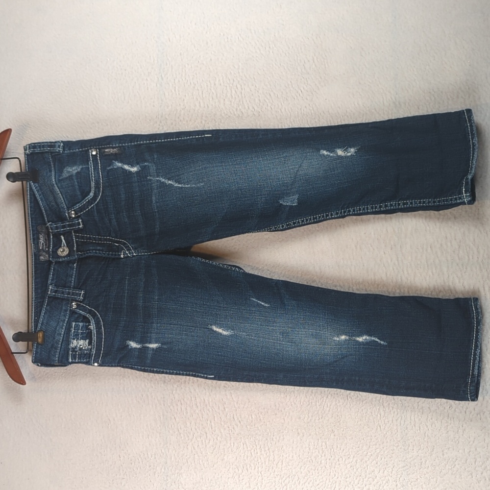 Silver Women's Suki Flap Distressed Dark Wash Embroidered Capri Jeans‎ Size 28
